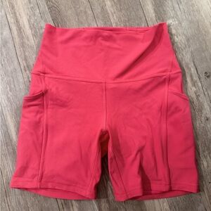 Lululemon Align High-Rise Short with Pockets 6" in
Lip Gloss size 6